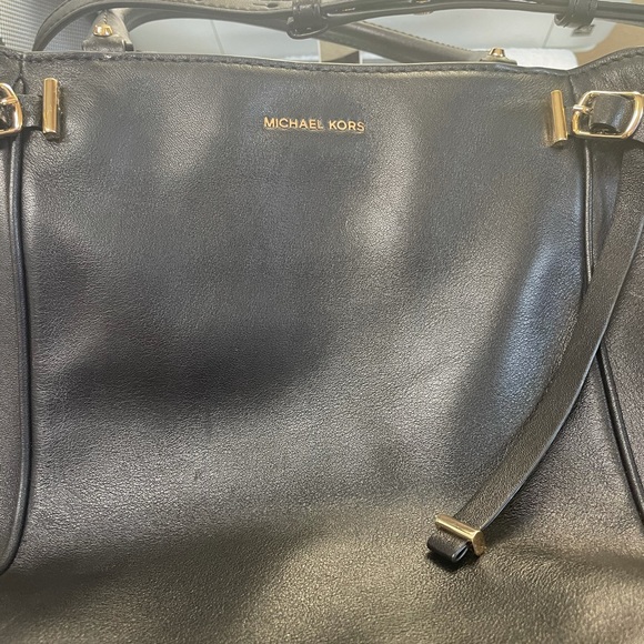 Michael Kors Amelia Top Zip Tote - Picture 12 of 13